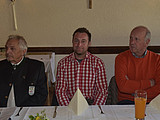 v.l. Präsident für Eis- und Stocksport, Hannes Manfredi, Harald Schwaiger und BO-Stv Helmut Staubmann