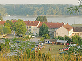 Blick auf den alten Sportplatz und die Donau