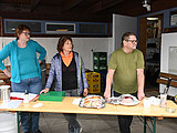 Angela, Maria und Nandl, versorgten die Schützen mit Essen und Trinken.