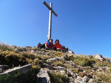 vom Gipfelkreuz aus sieht und